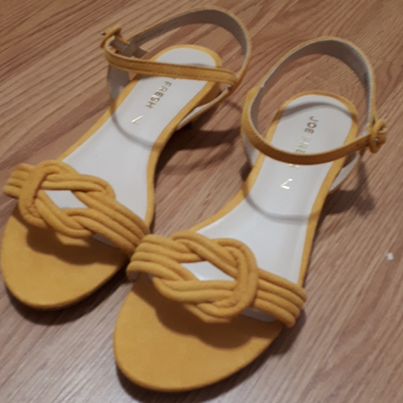 Yellow sandals - Picture 3 of 3